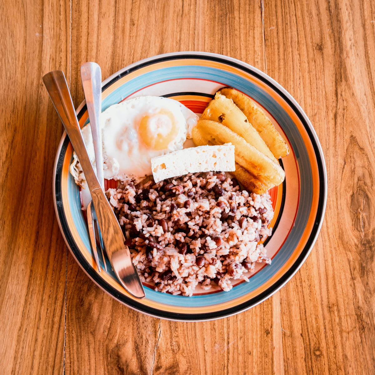 Freshly prepared Nicaraguan meal served at a Driftwood home